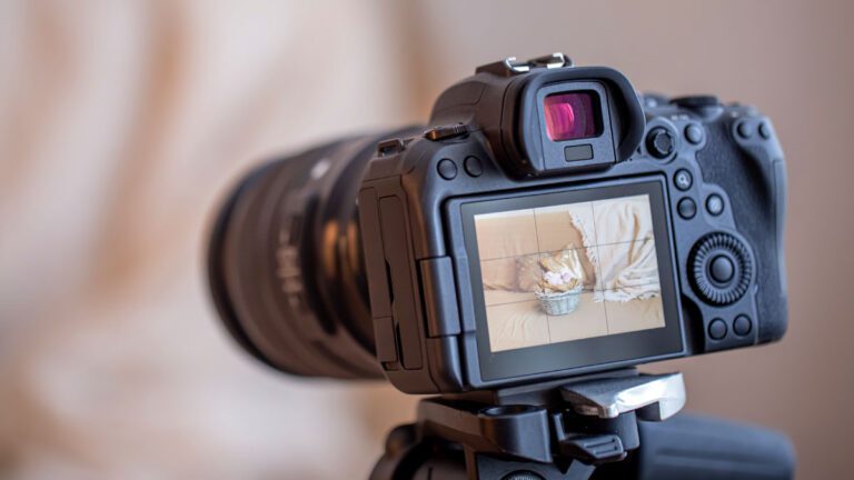 Las mejores cámaras para vlogs en 2024: Sin espejo hasta Compactas