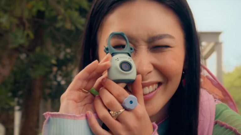 Fujifilm presenta Instax Pal, una pizca de cámara y su primera cámara totalmente digital